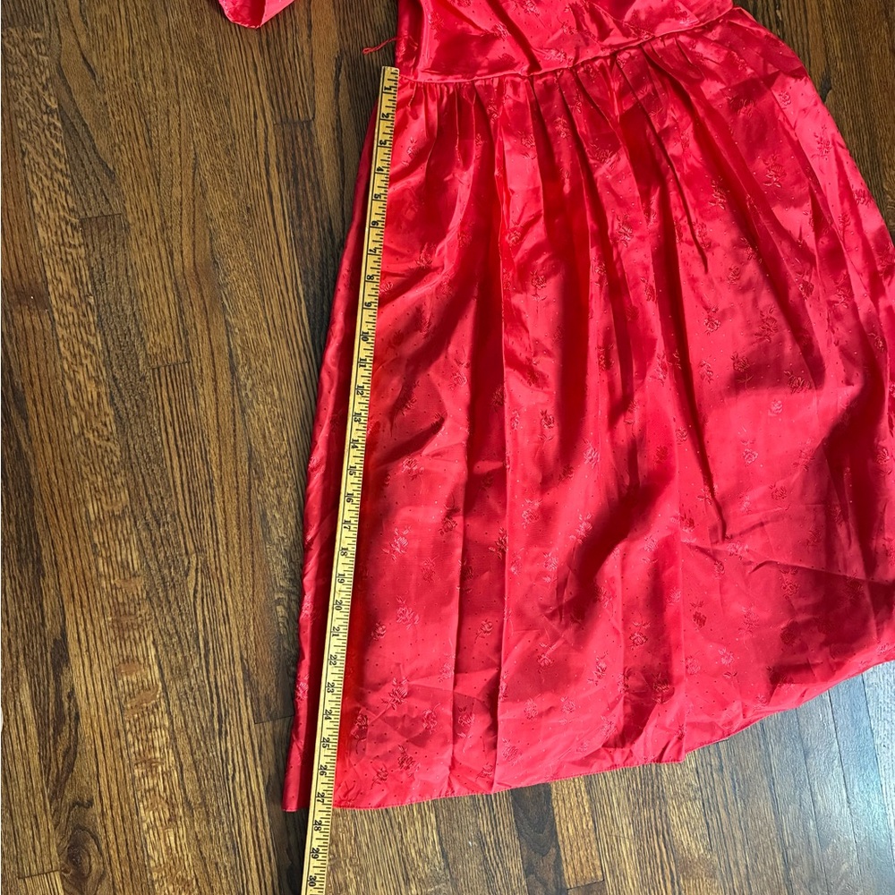 Red vintage 50s/60s style dress with puffy sleeves and floral pattern - Picture 9 of 12